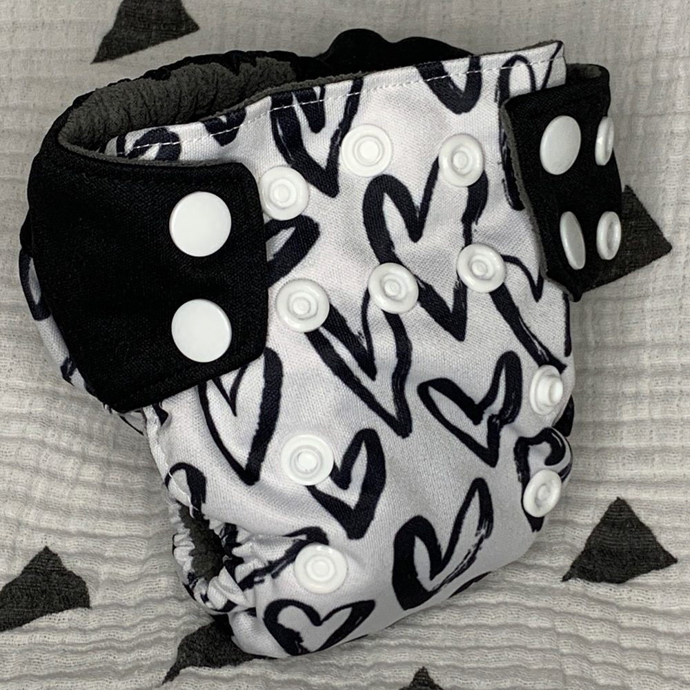 Elinfant Newborn All-in-one cloth diaper BnW heart